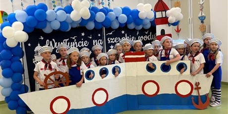⚓ „Wypływamy ku nowej przygodzie…” – Uroczyste Zakończenie Roku Przedszkolnego Grupy „Biedronki” 🐞